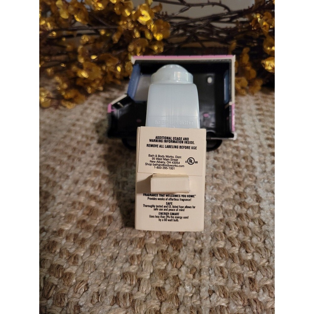Milk Bar - Milk Truck - Bath and Body Works Wallflower Plug - Picture 3 of 3
